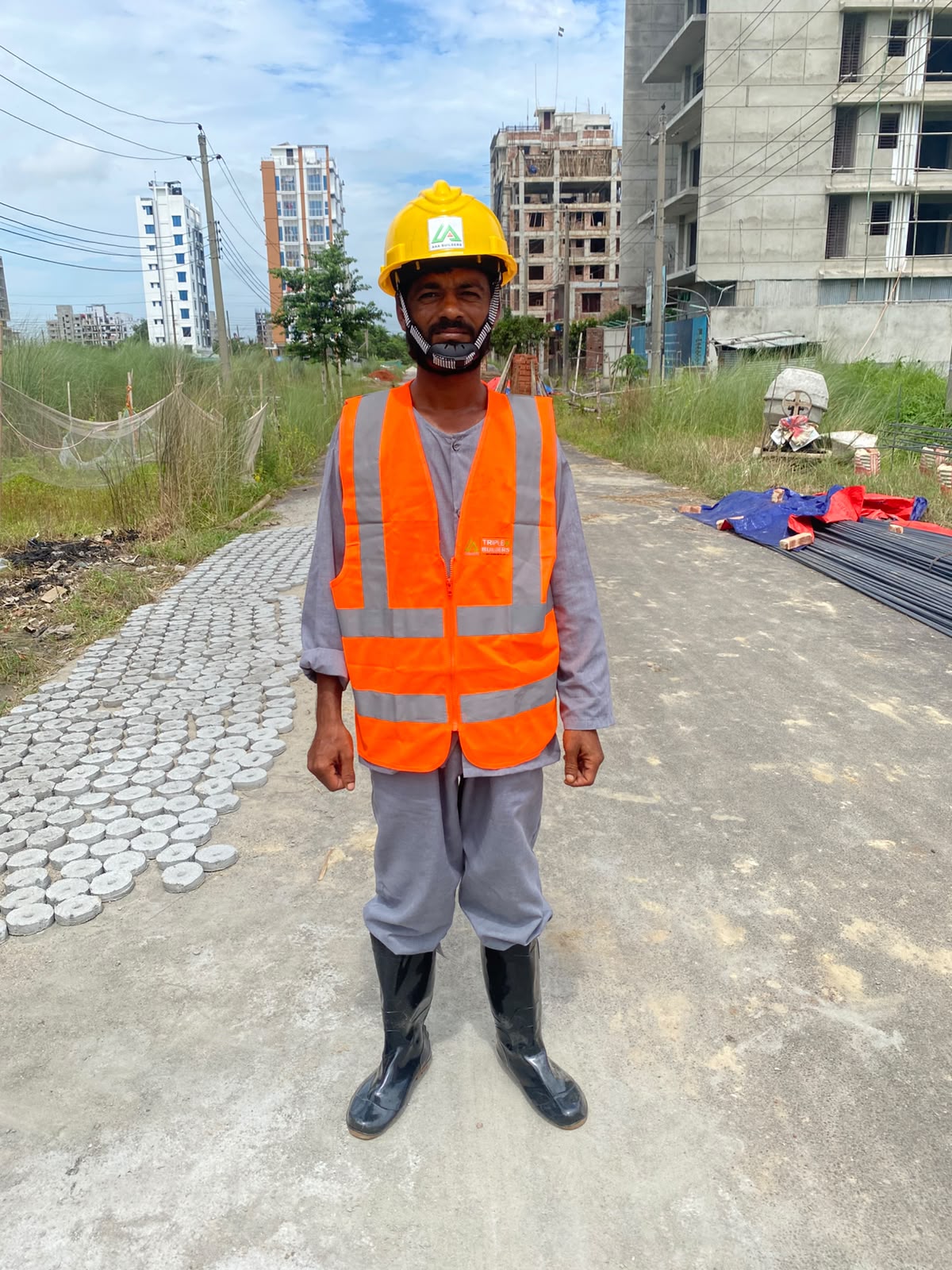 Md. Asad in full safety gear on the Nessa Vista site