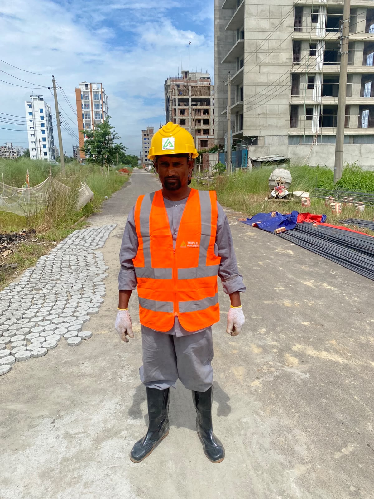 Jubayer in full safety gear on the Nessa Vista site
