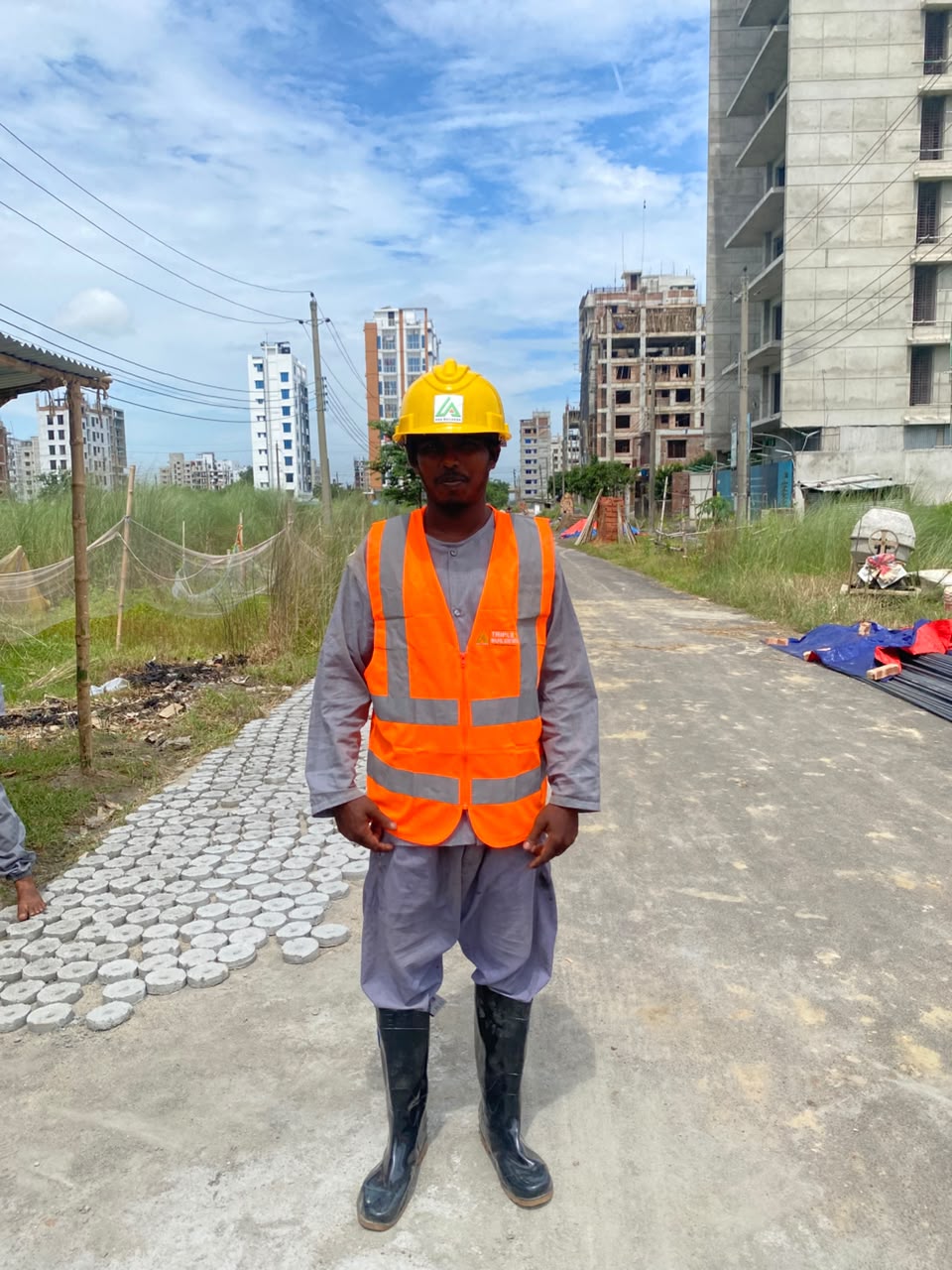 Md. Balakul in full safety gear on the Nessa Vista site